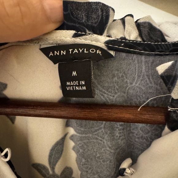 Ann Taylor Floral Women's Blouse - Picture 2 of 2
